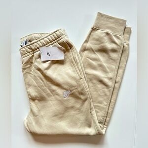 NWT Mens Nike standard fit taper leg cream color sweatpants size Large